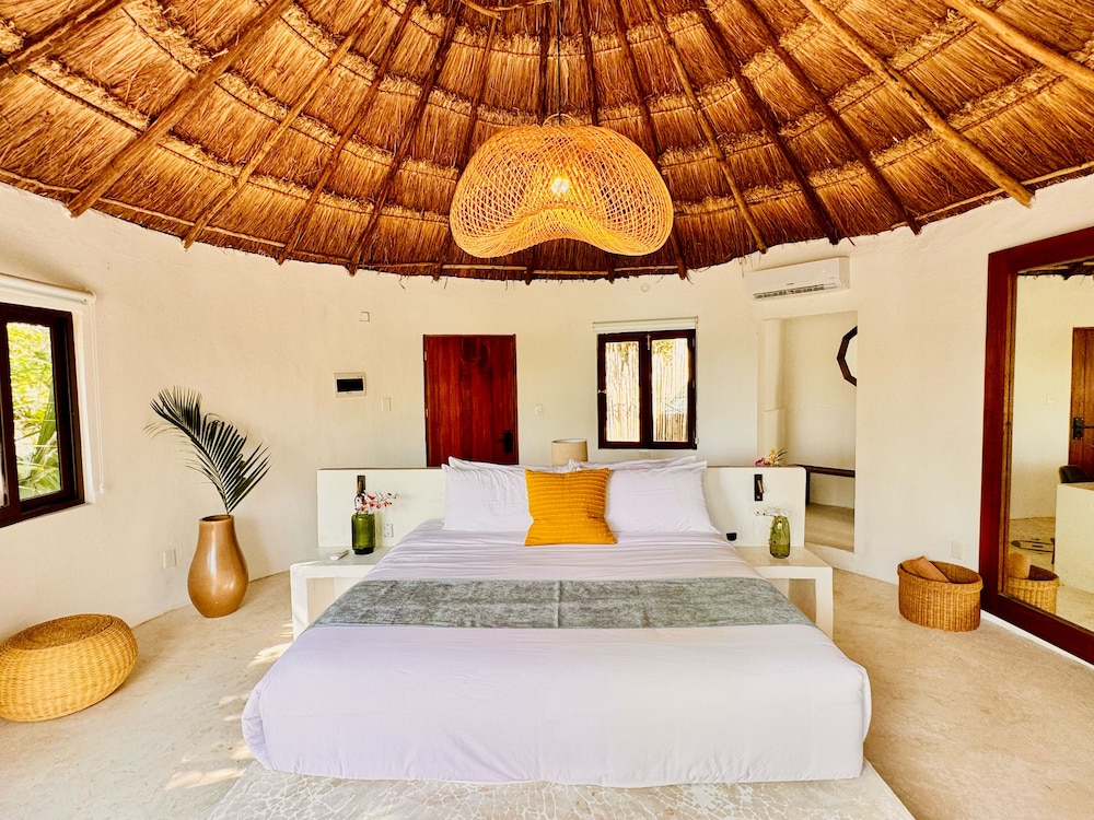 Royal Suite, 1 King Bed, Terrace, Lake View photo 3