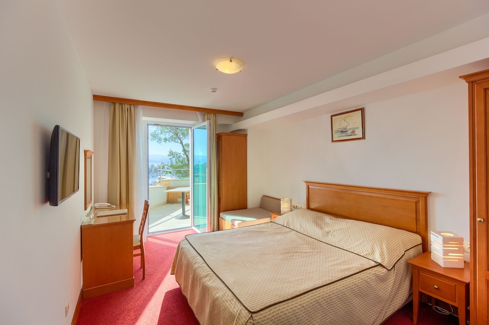 Executive Double room with Balcony, Sea view and Plunge pool - Photo 3