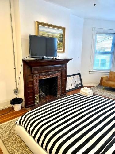 Family Room with Private Bathroom - Photo 4