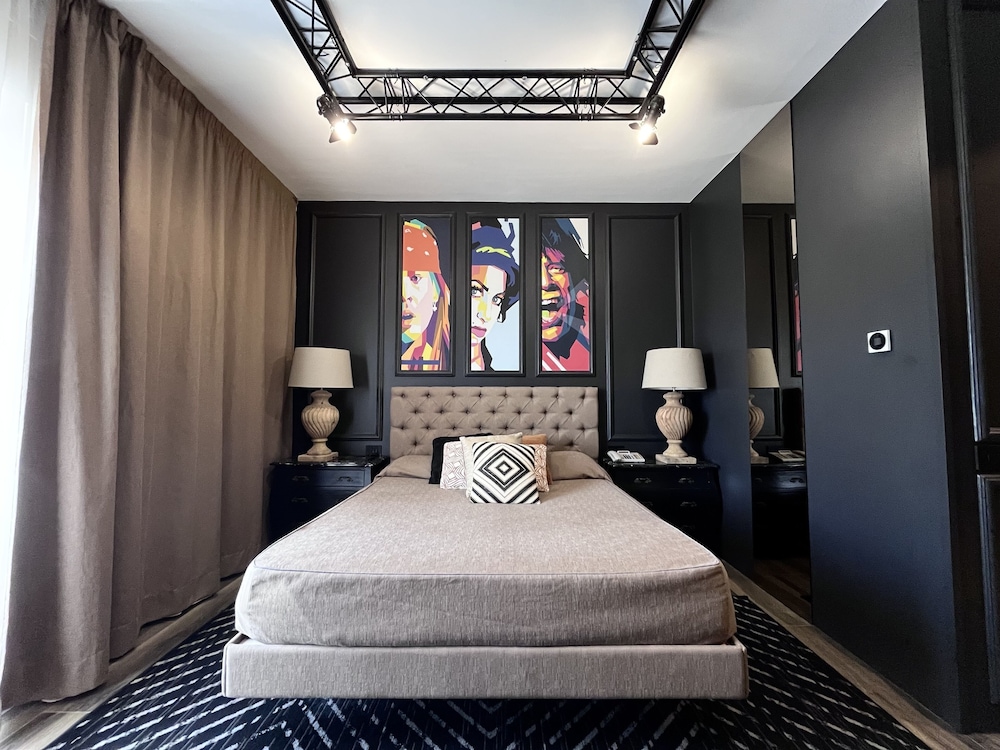 Superior Room, 1 Queen Bed photo 3