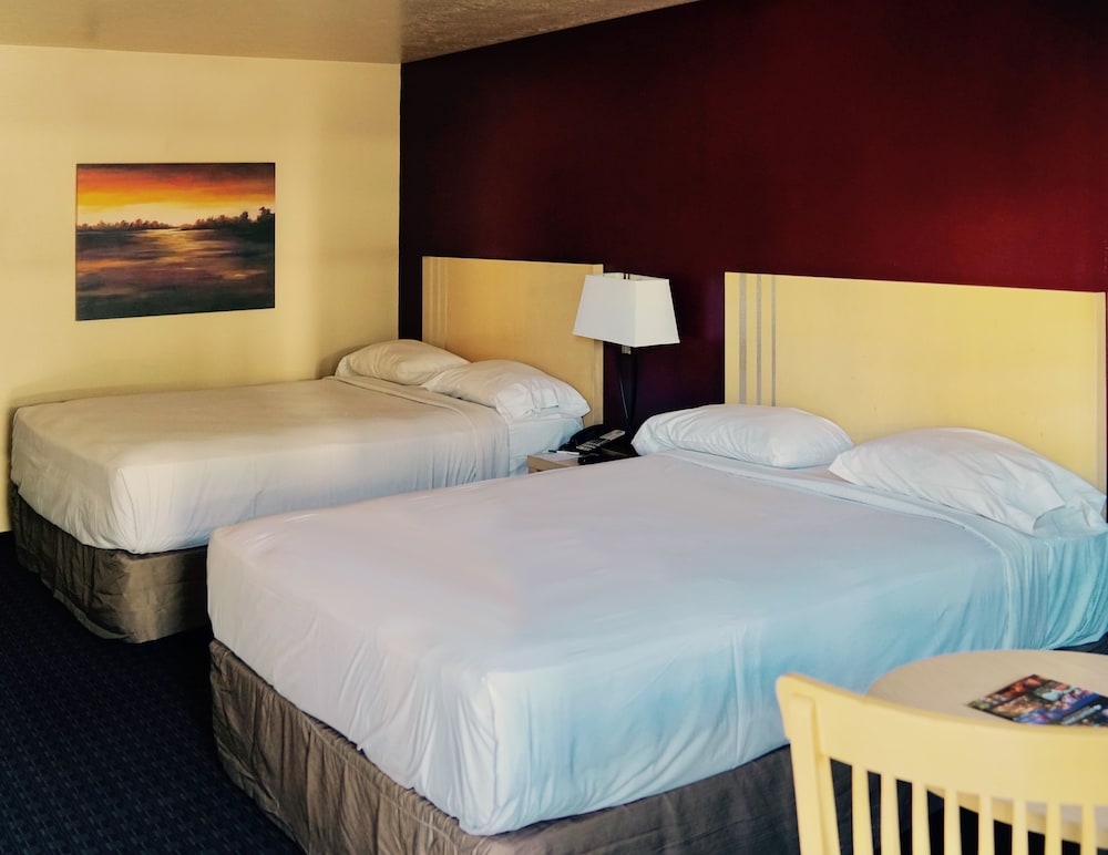 Standard Deluxe Room, 2 Queen Beds - Photo 5