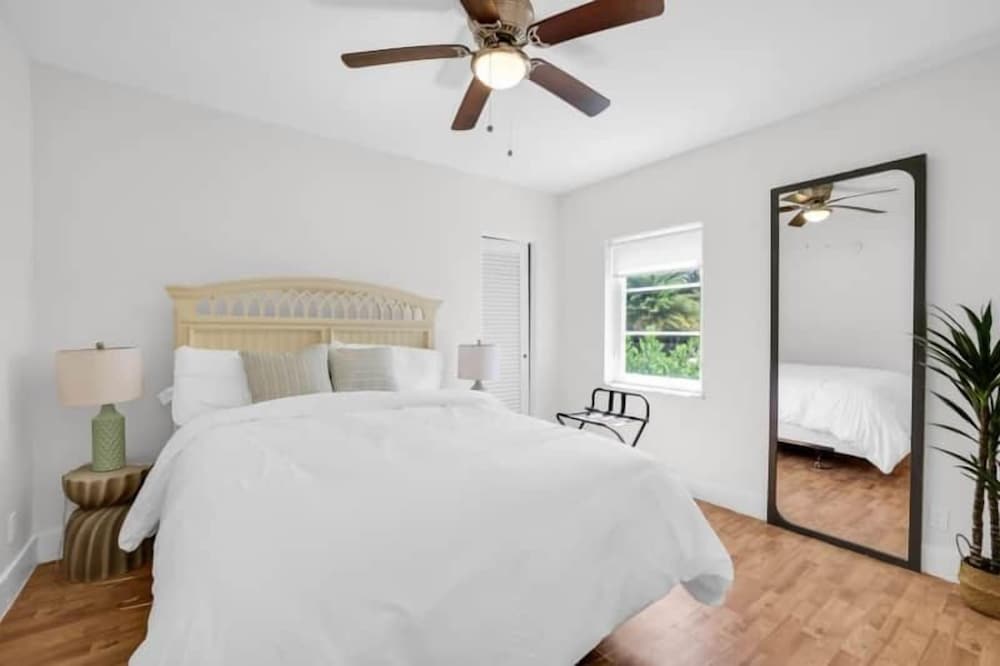 Unit 2 Bluejay Queen Oceanfront Condo