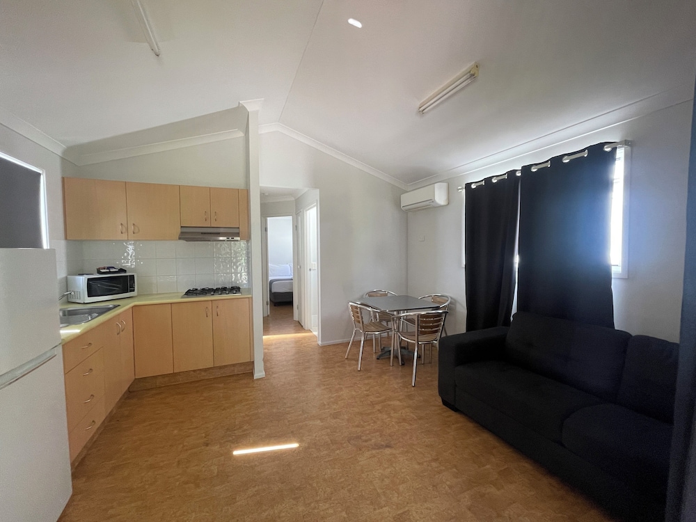 2 Bedroom Cabin - Sleeps 6 photo 2
