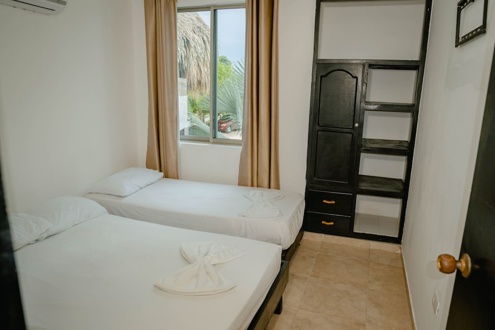 Family Cabin, 3 Bedrooms, Kitchen, Beachfront photo 2
