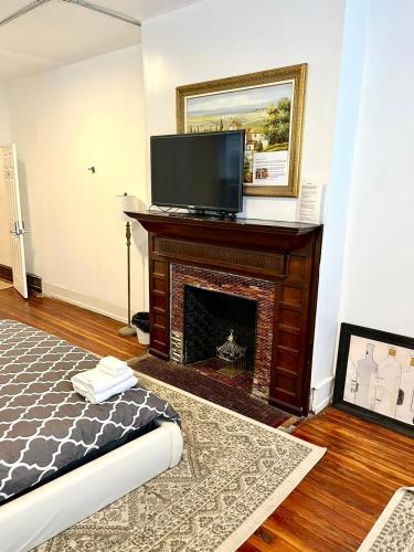 Family Room with Private Bathroom - Photo 13