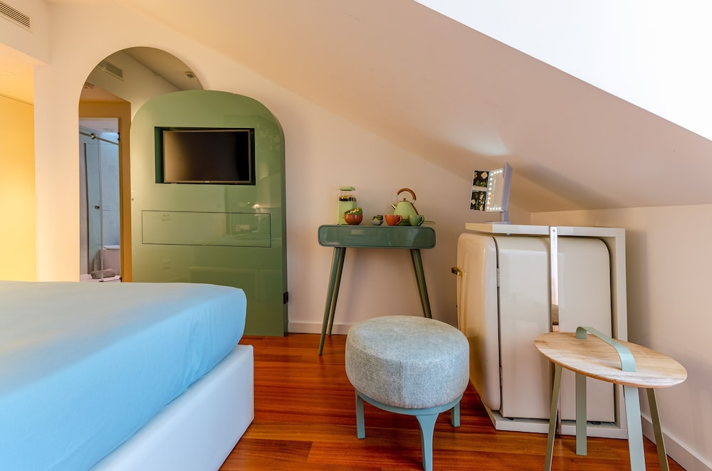 Superior Double Room thumbnail 6