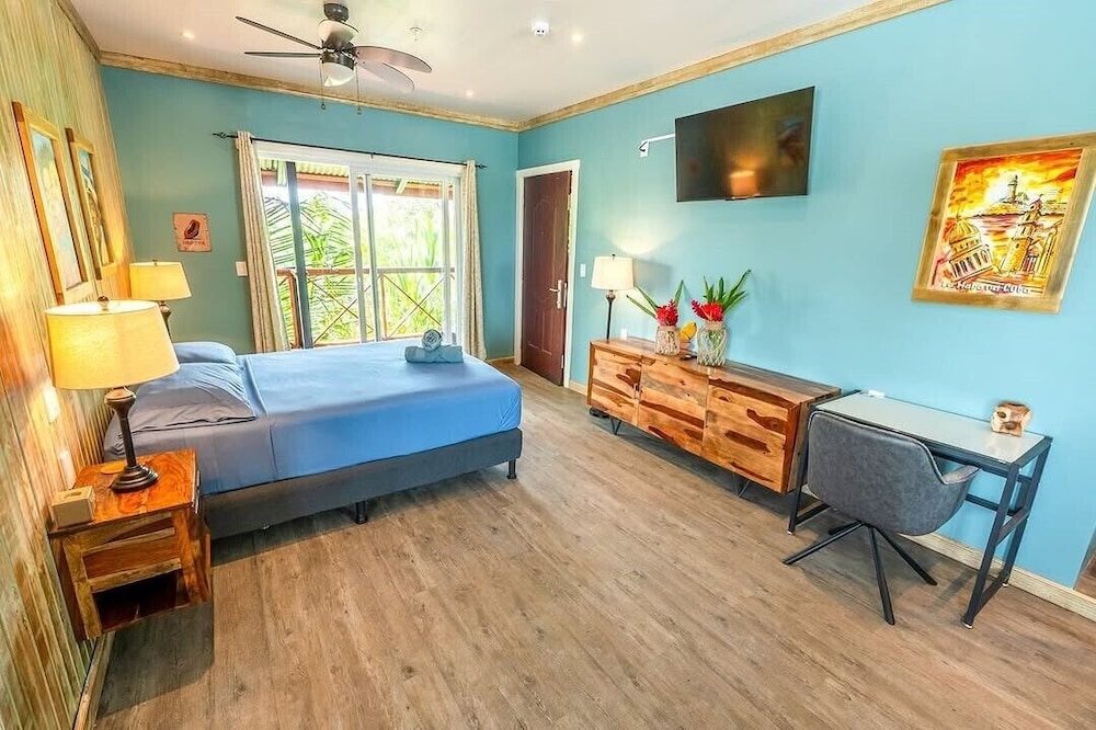 Deluxe Triple Room, Balcony photo 3