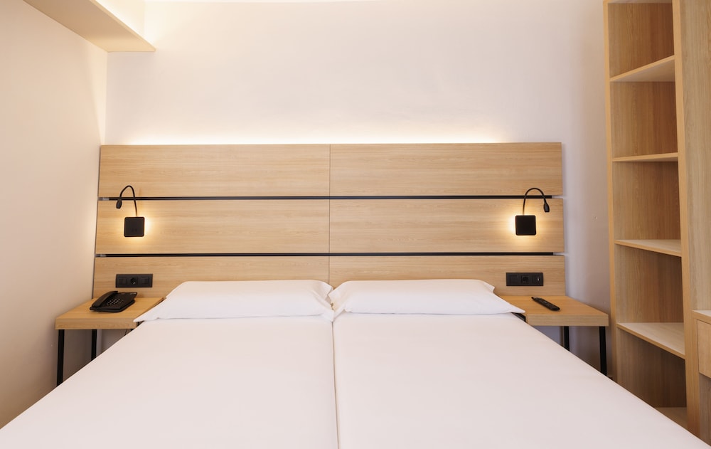 Standard Triple Room (2 adults and 1 child) photo 3