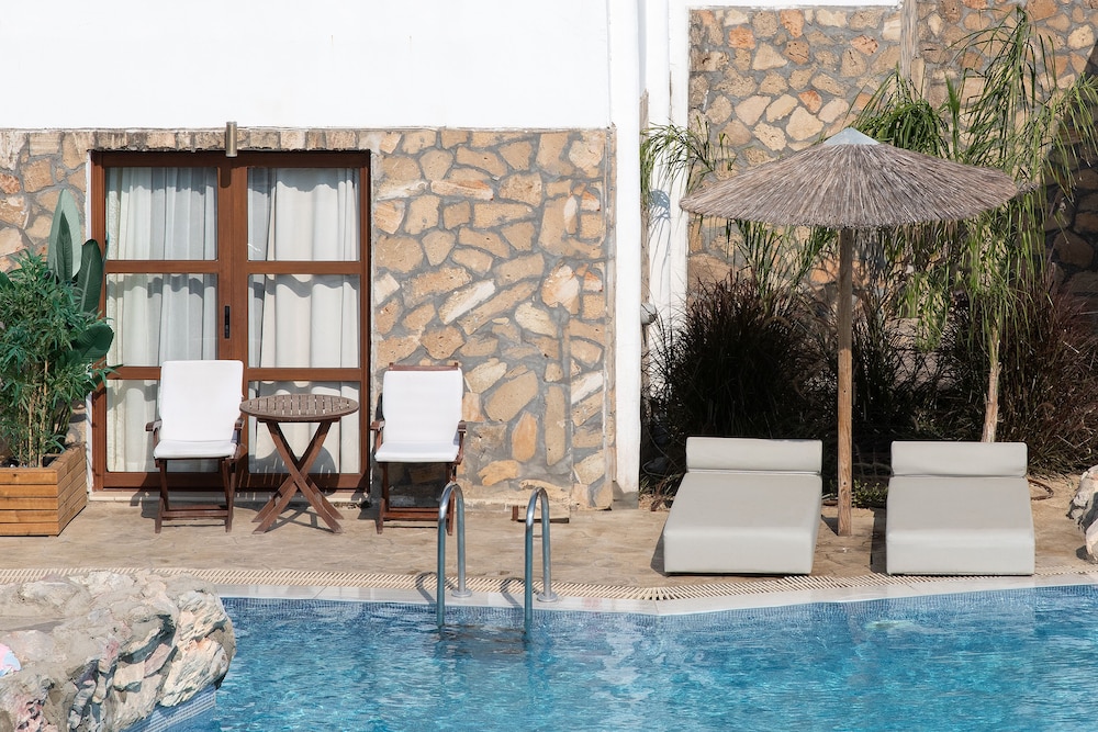 Family Suite, Pool Access, Pool View