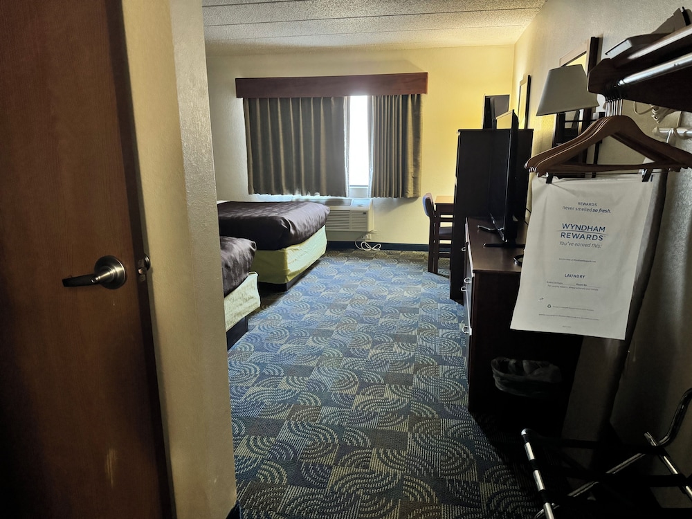 Deluxe Studio Suite, 1 King Bed, Non Smoking - Photo 9