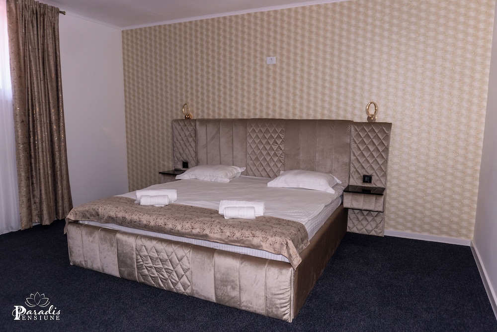 Basic Triple Room, Multiple Beds