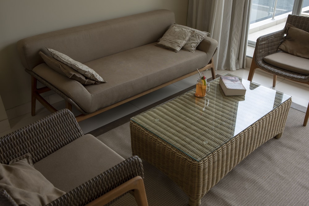 Junior Suite, 1 King Bed, Terrace photo 2