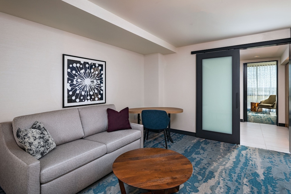 Junior Room, 1 King Bed (Mobility Accessible, Roll-in Shower)