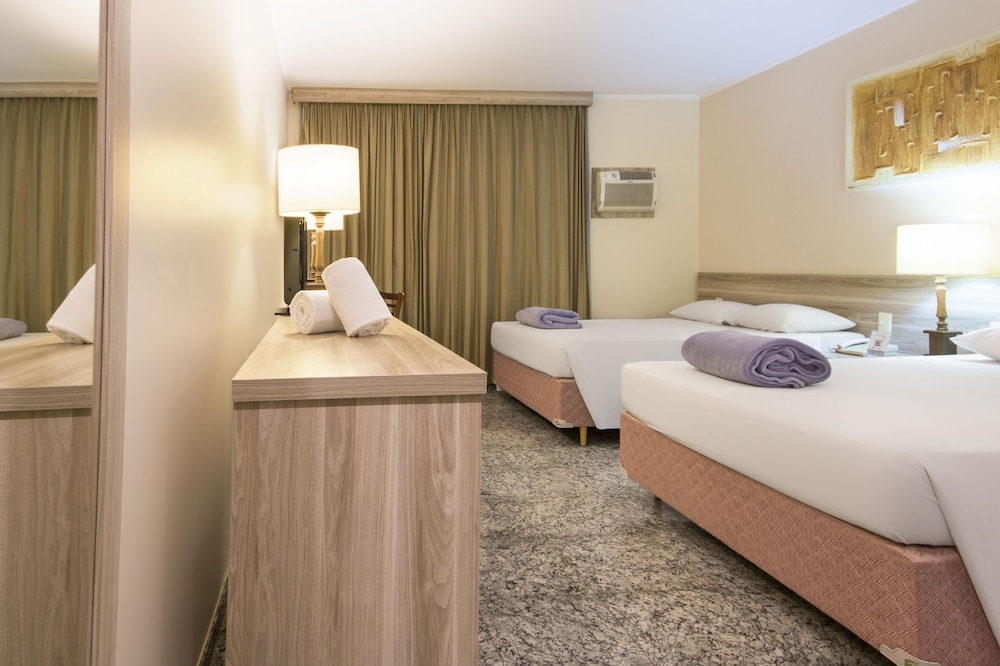 Standard Room, 2 Double Beds - Photo 7