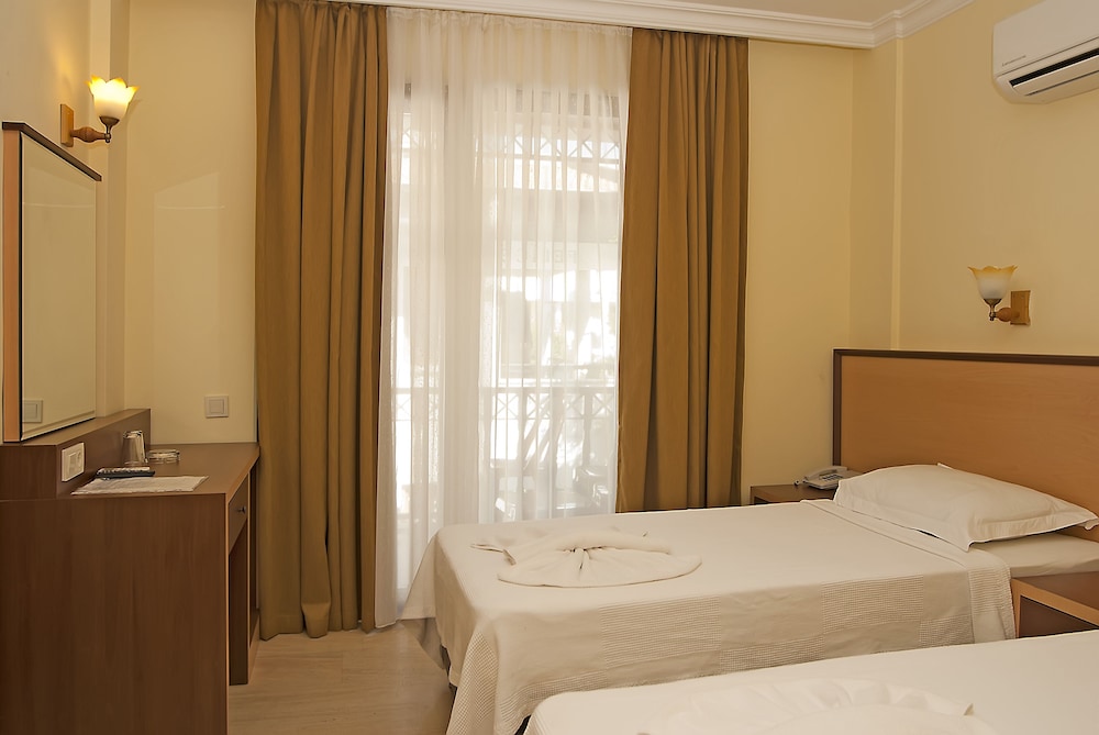Standard Triple Room photo 3