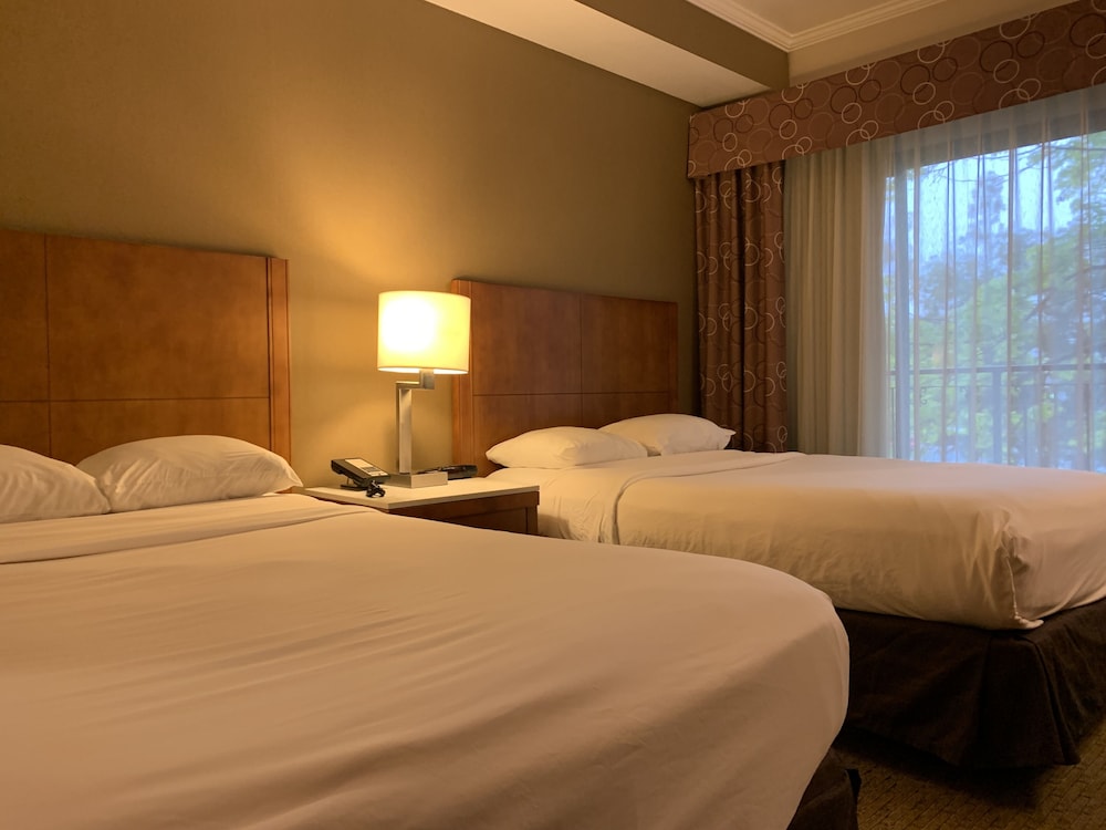 Suite, 2 Double Beds, Non Smoking, Pool View - Photo 4