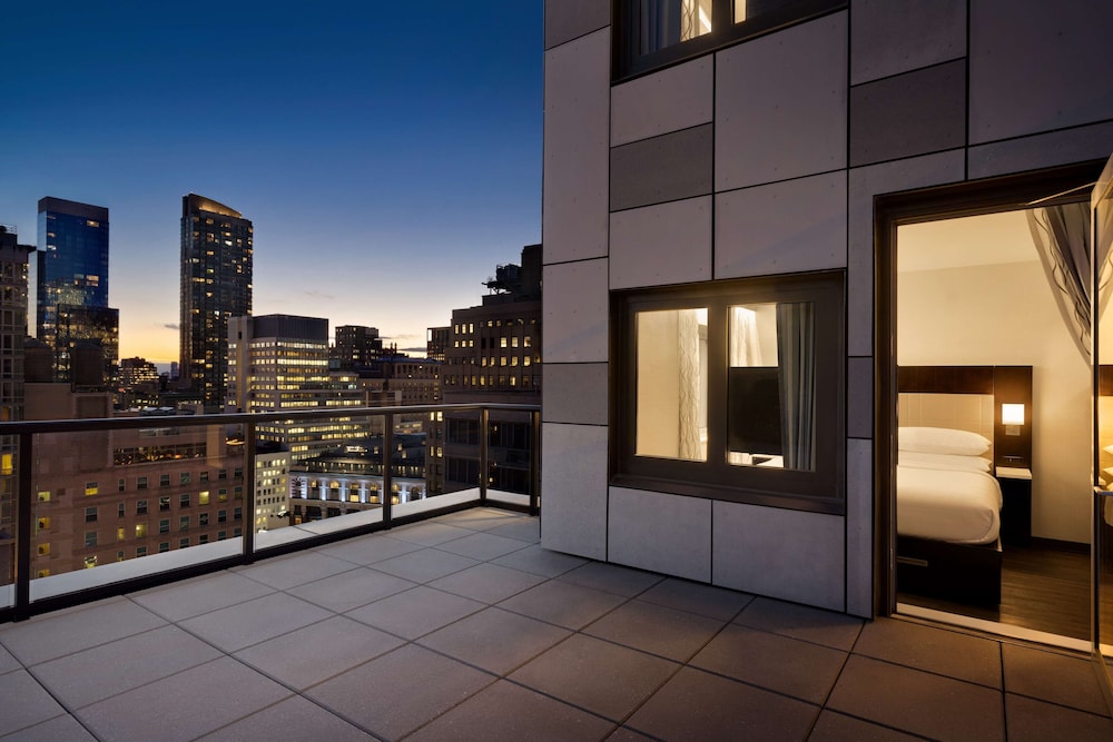 1 King City View Balcony, Hear 3x3 Shower thumbnail 6