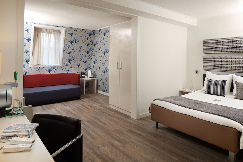 Family Suite, 1 King Bed with Sofa bed photo 3