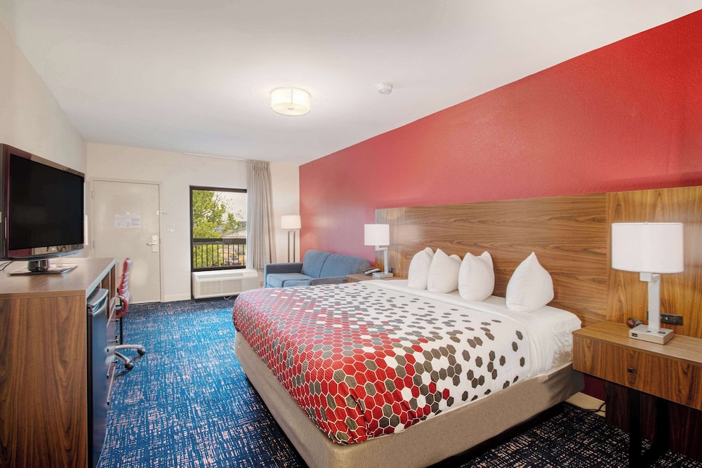 Standard Room, 1 King Bed with Sofa bed, Non Smoking - Photo 3