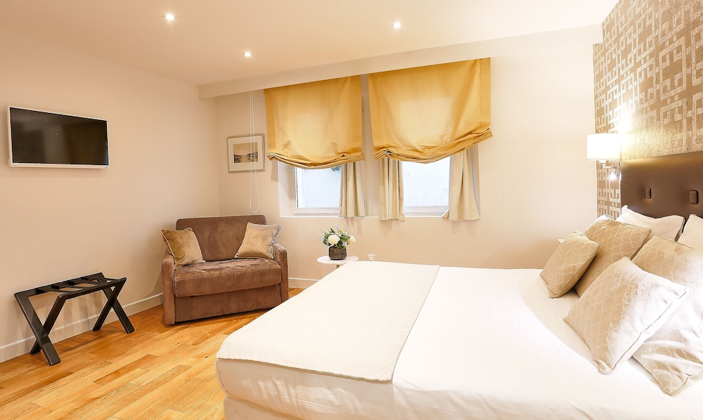 Studio (no city views) , 1 Queen Bed with Sofa bed photo 1