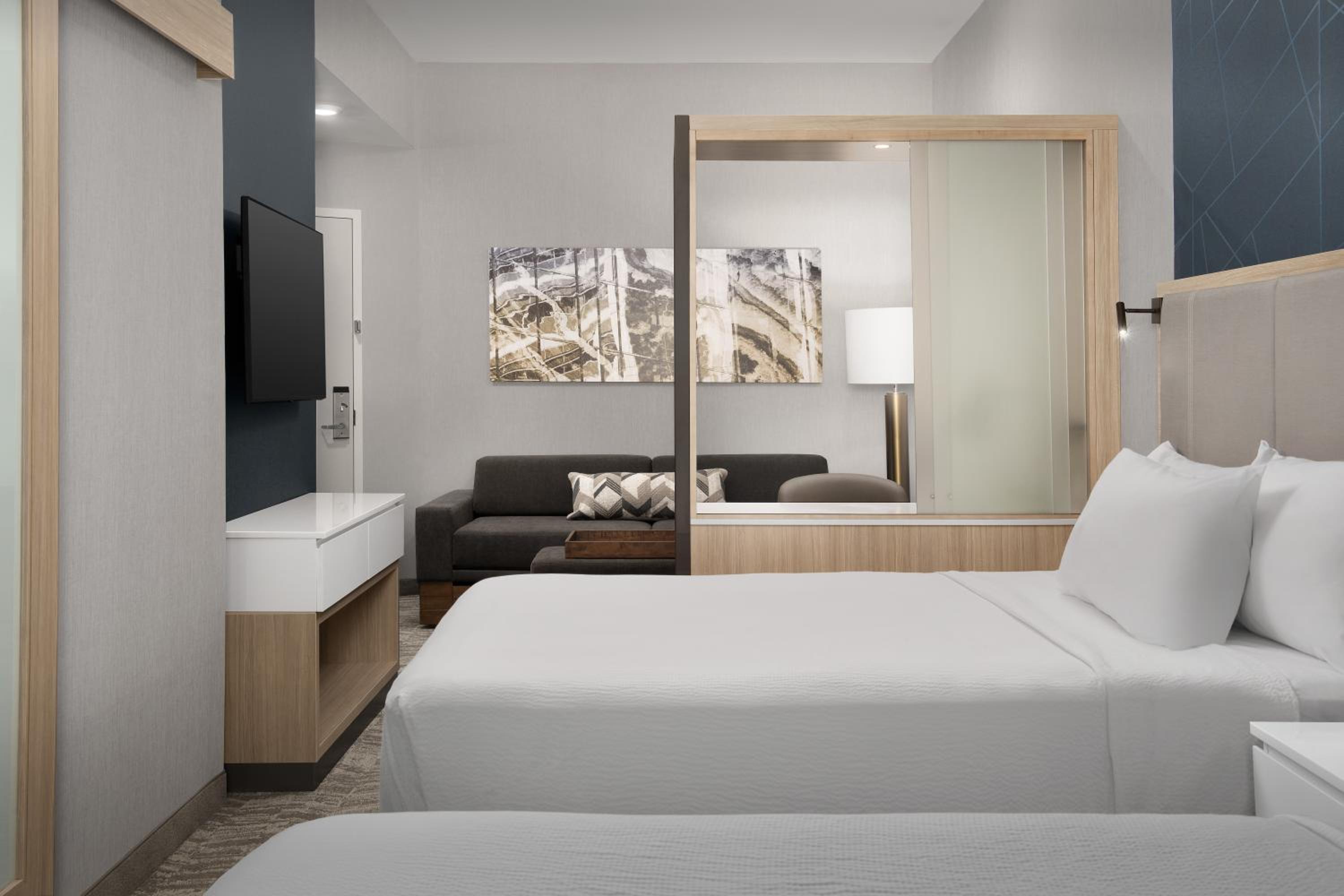 Queen Suite with Two Queen Beds and Trundle Bed - Photo 1
