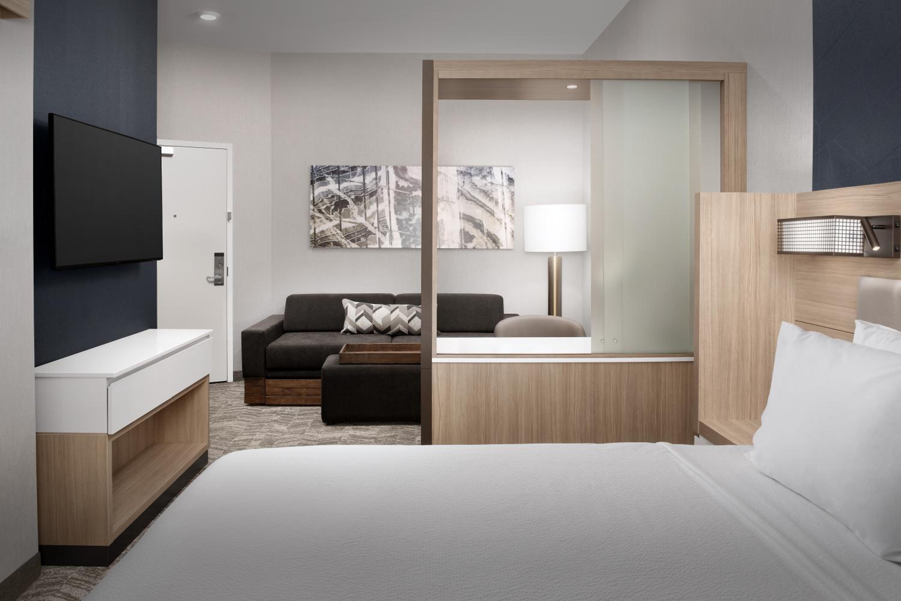 King Suite with Trundle Bed - Photo 3