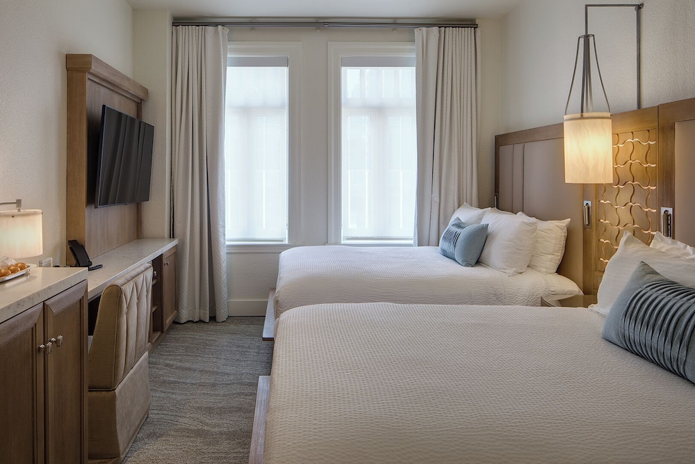 Premier Two Double Beds CitySide View - Photo 2