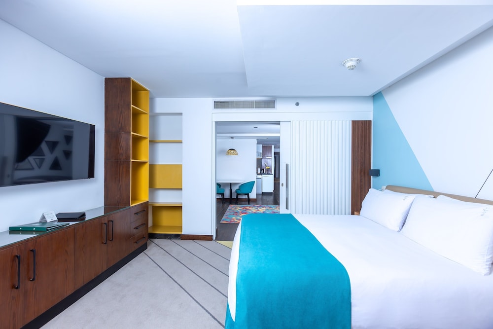 Studio Suite, 1 King Bed, Smoking, City View - Photo 18