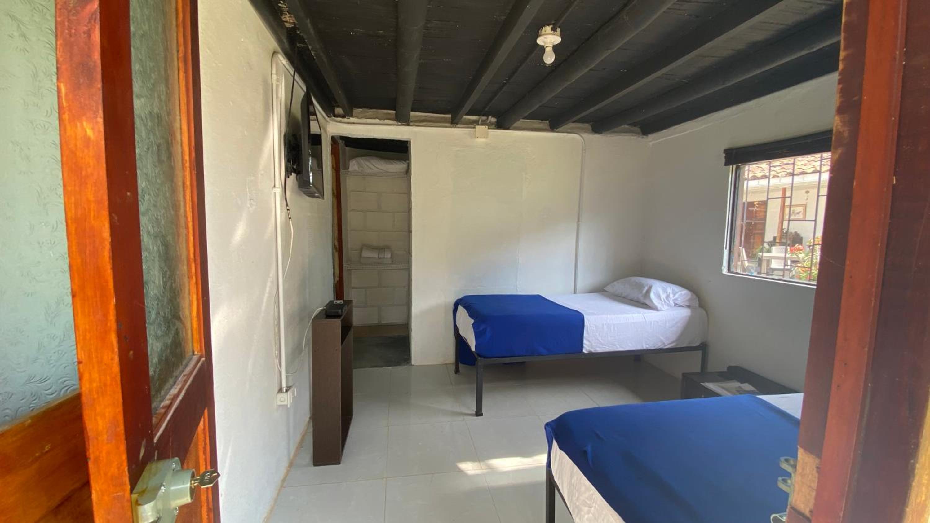 Twin Room with Private Bathroom photo 1