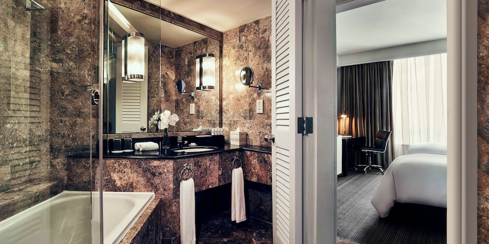 Deluxe King or Twin room photo 2