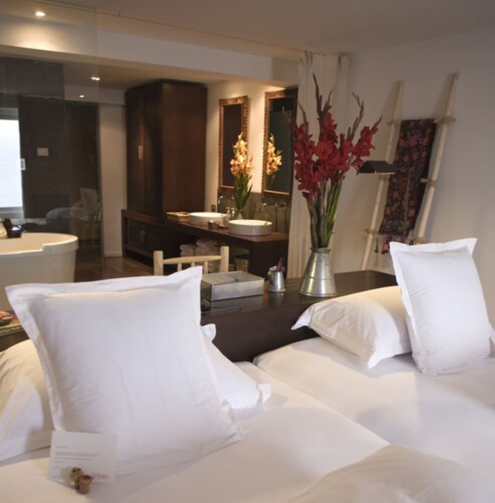 Dawn Room, 1 King Bed, Lake View photo 3