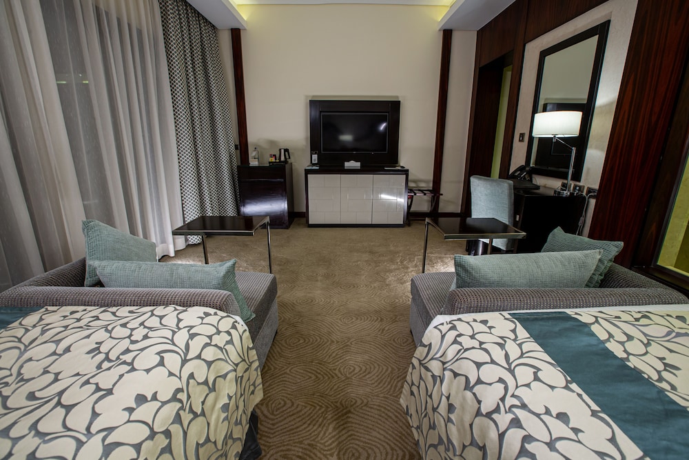 Grand Twin Room, City View (Deluxe) - Photo 2