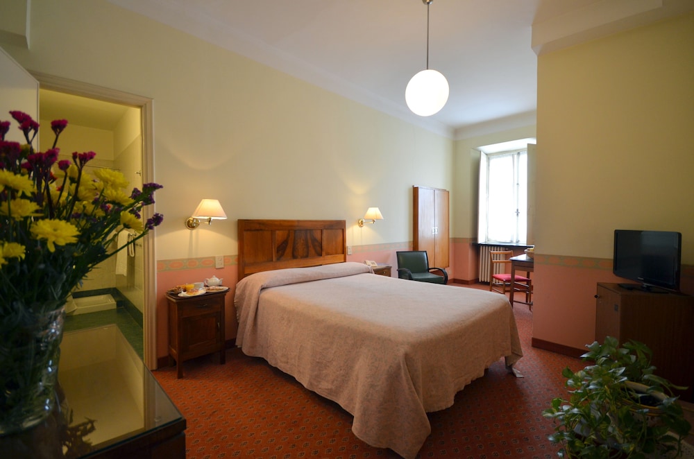Economy Triple Room
