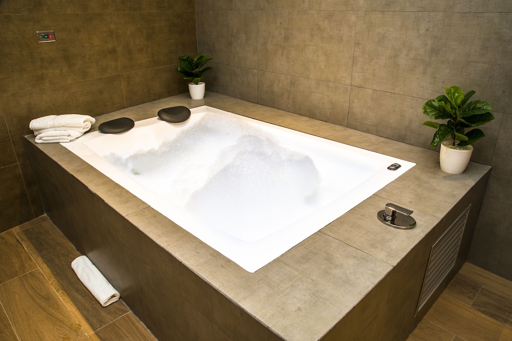 Deluxe Suite - Photo 3