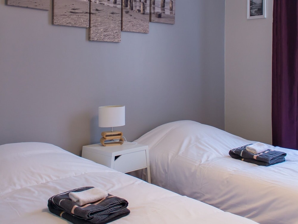 Family Quadruple Room, Ensuite, City View photo 2