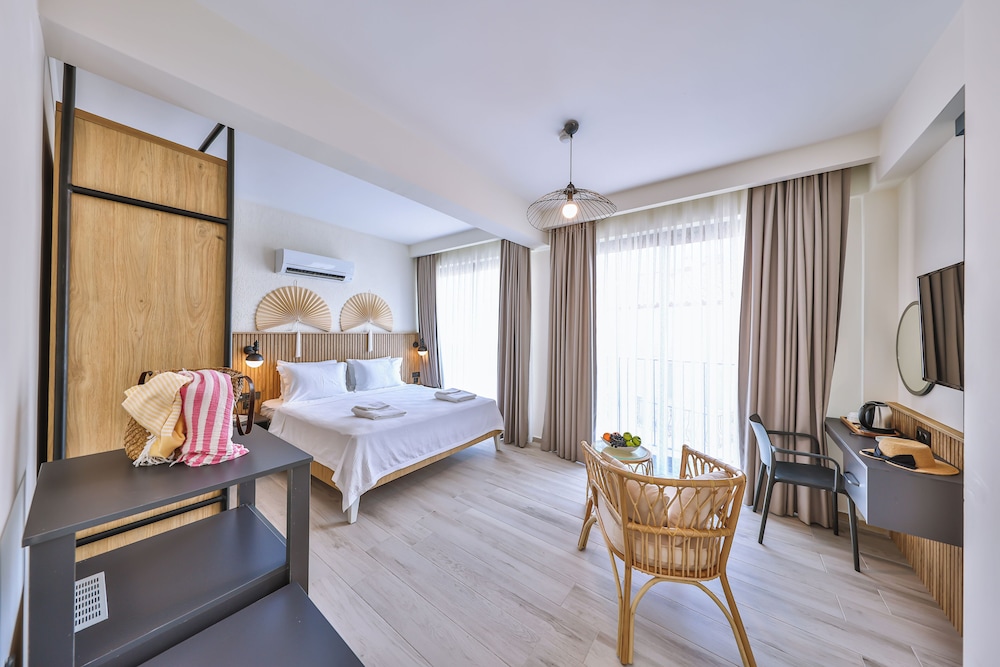 Comfort Room, City View - Photo 6