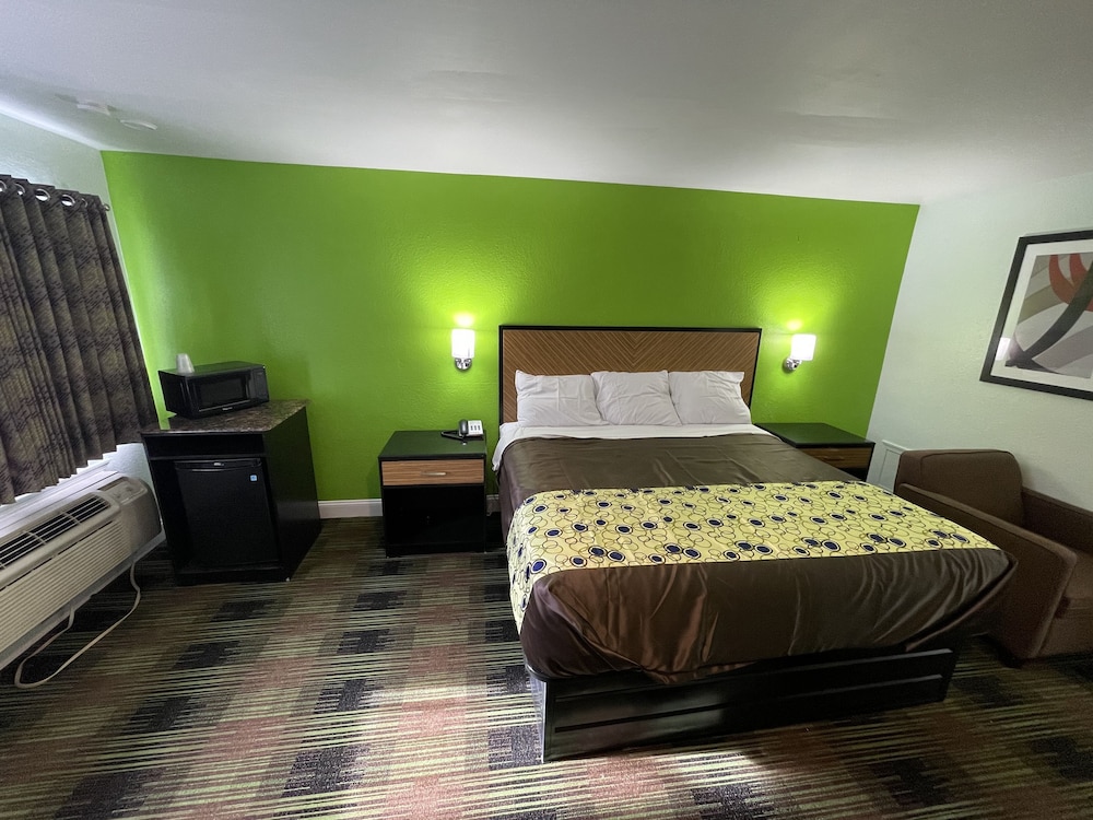 Standard Single Room, 1 King Bed, Non Smoking - Photo 3