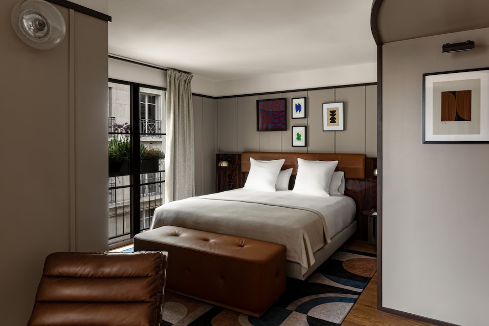 Junior Suite, Corner