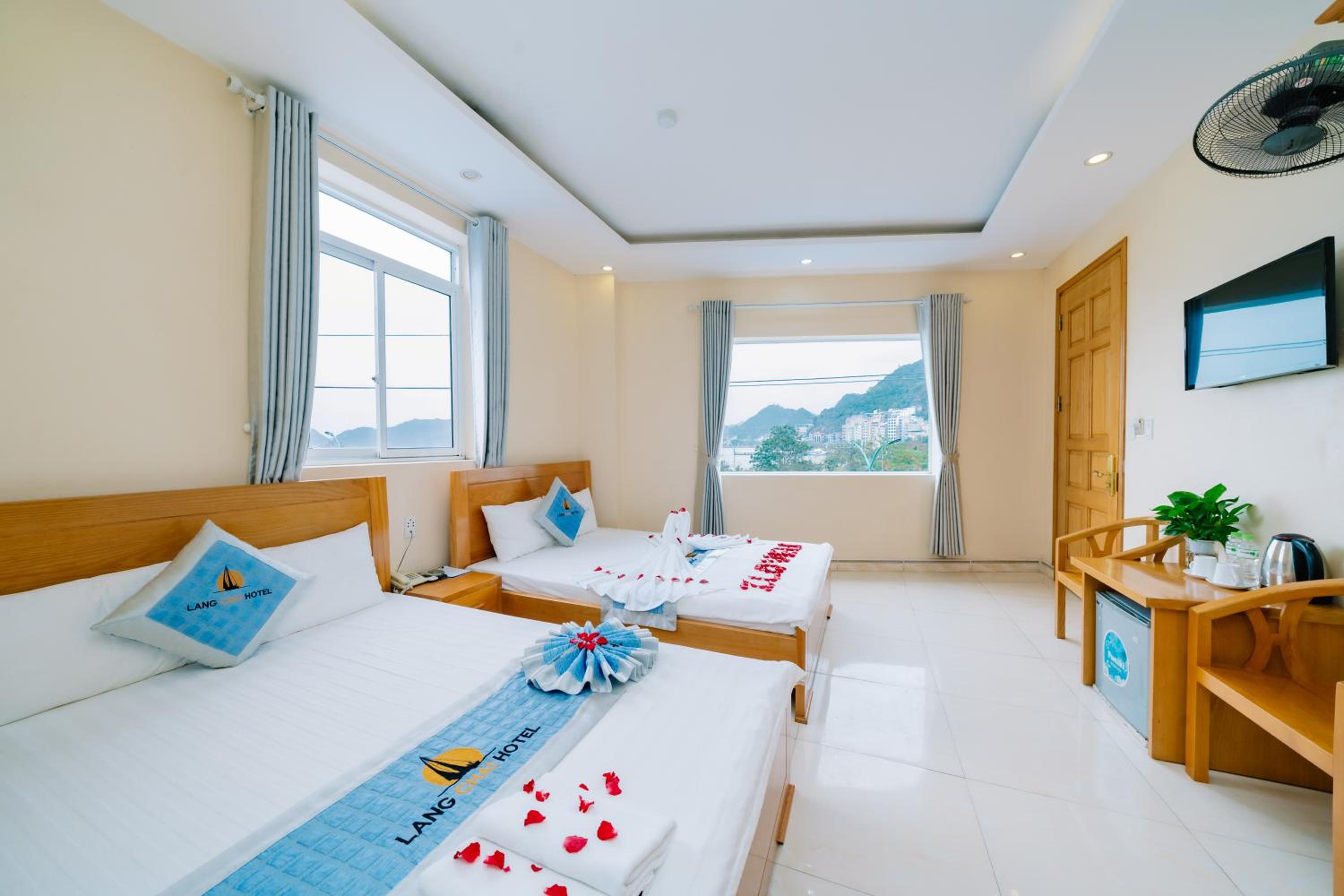 Family Room With Side Sea View photo 1