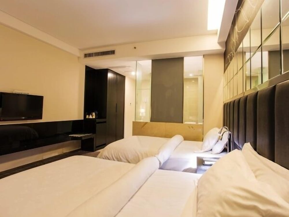 Twin Room (Extreme Sassy) photo 2