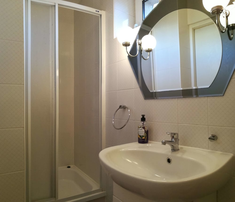 Comfort Villa, 3 Bedrooms, Non Smoking, Lake View photo 2