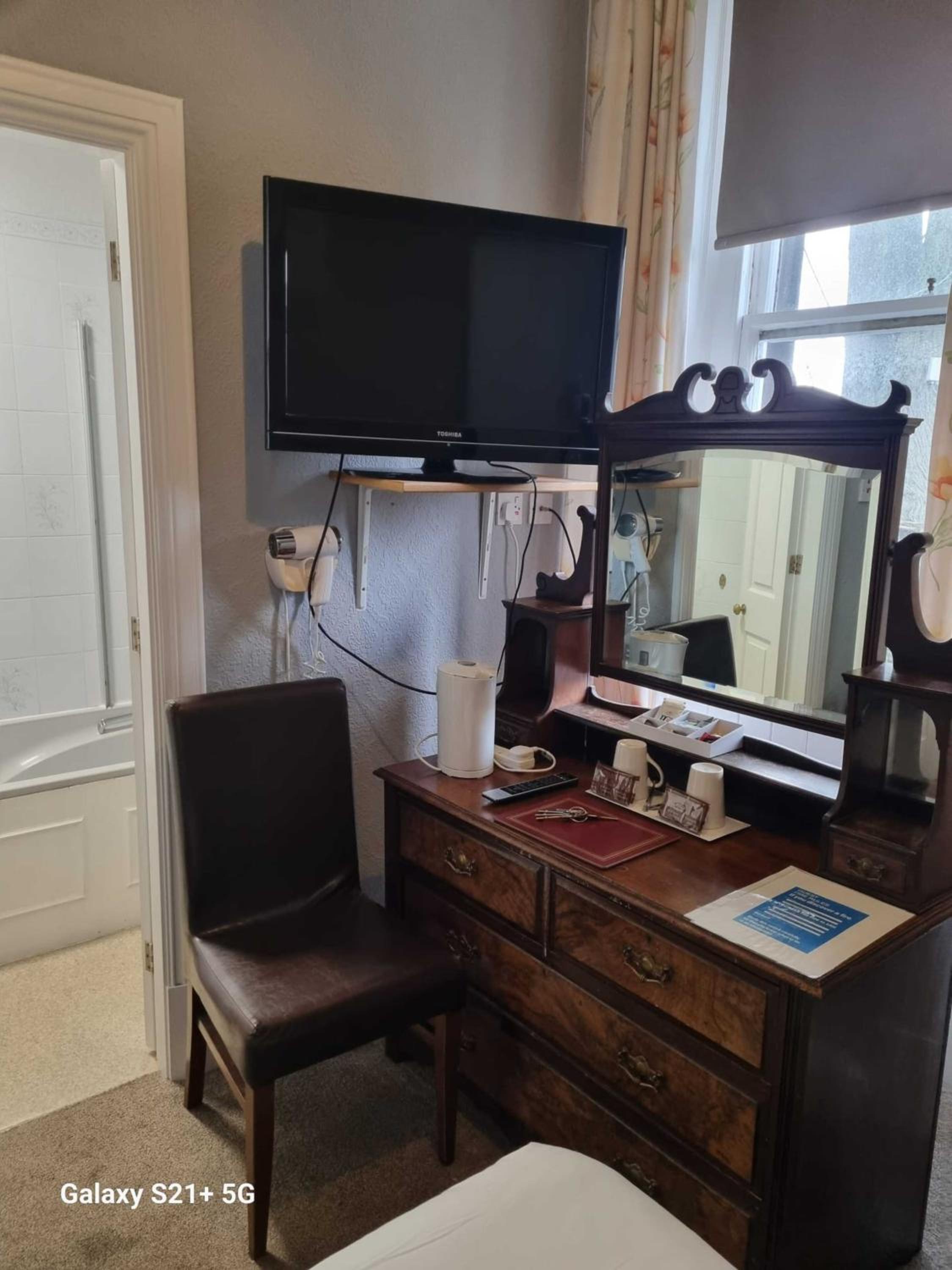 Standard Twin Room With View photo 2