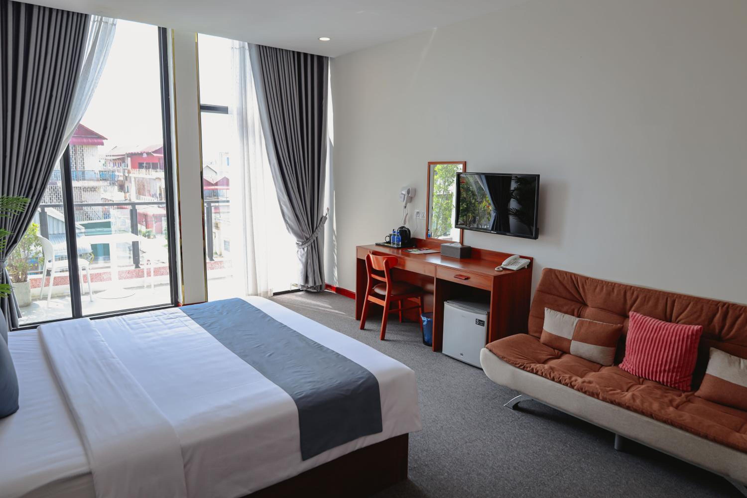 Suite with Balcony - Photo 25