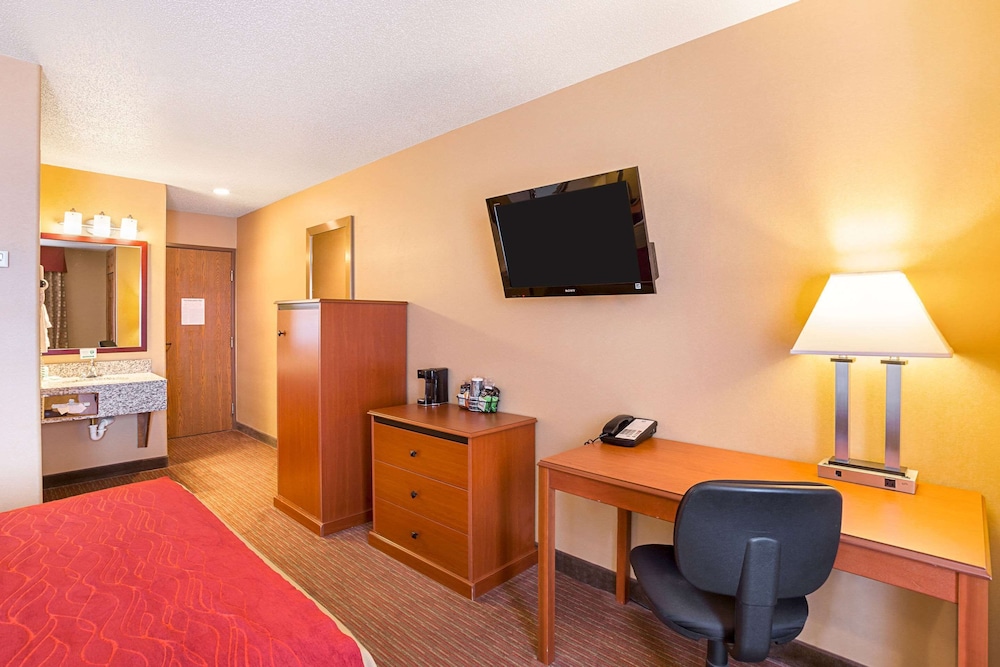 Standard Room, 1 Queen Bed, Non Smoking - Photo 3