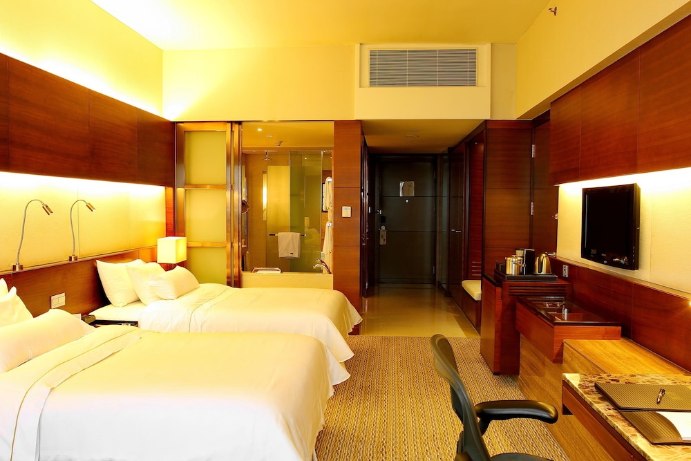 Room, 2 Twin Beds, City View - Photo 8
