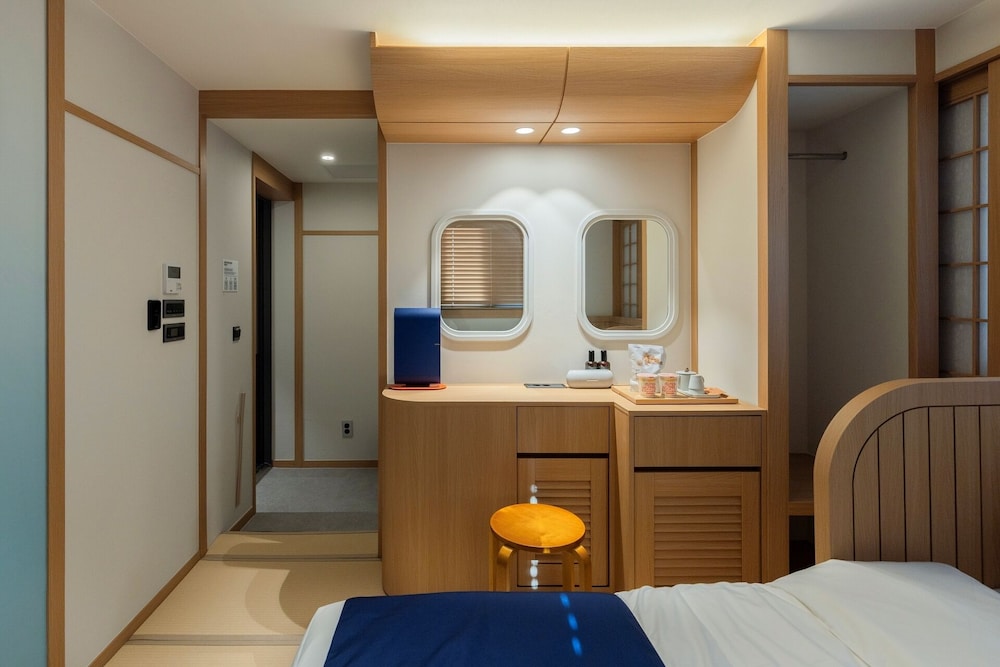 Premium Economy Class photo 2