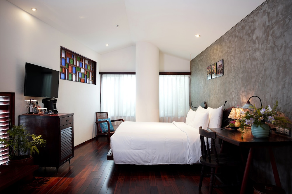 Saigon Signature Balcony