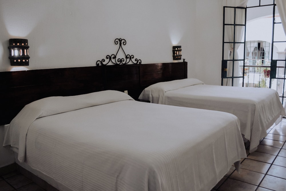 Standard Room, Multiple Beds (No Air Conditioning) photo 1