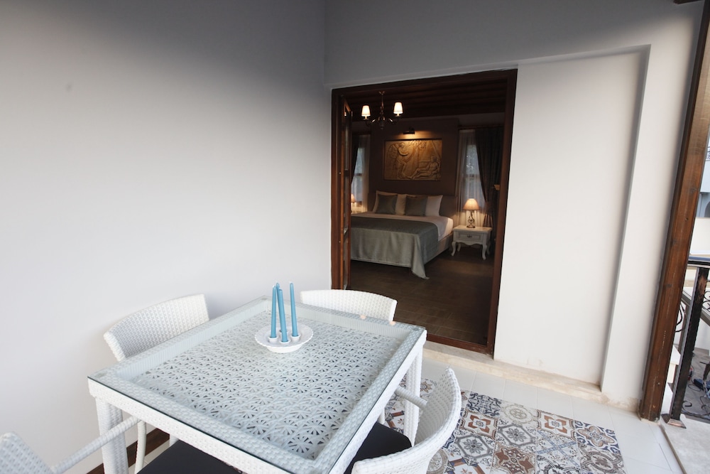 Presidential Suite, Jetted Tub, Garden View photo 3