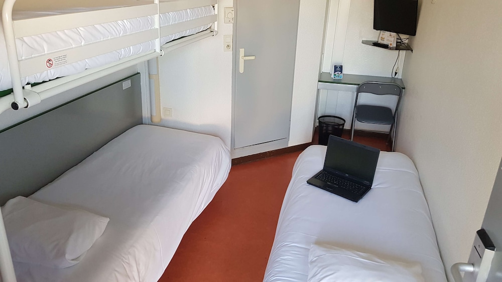 Standard Room, 3 Twin Beds photo 1